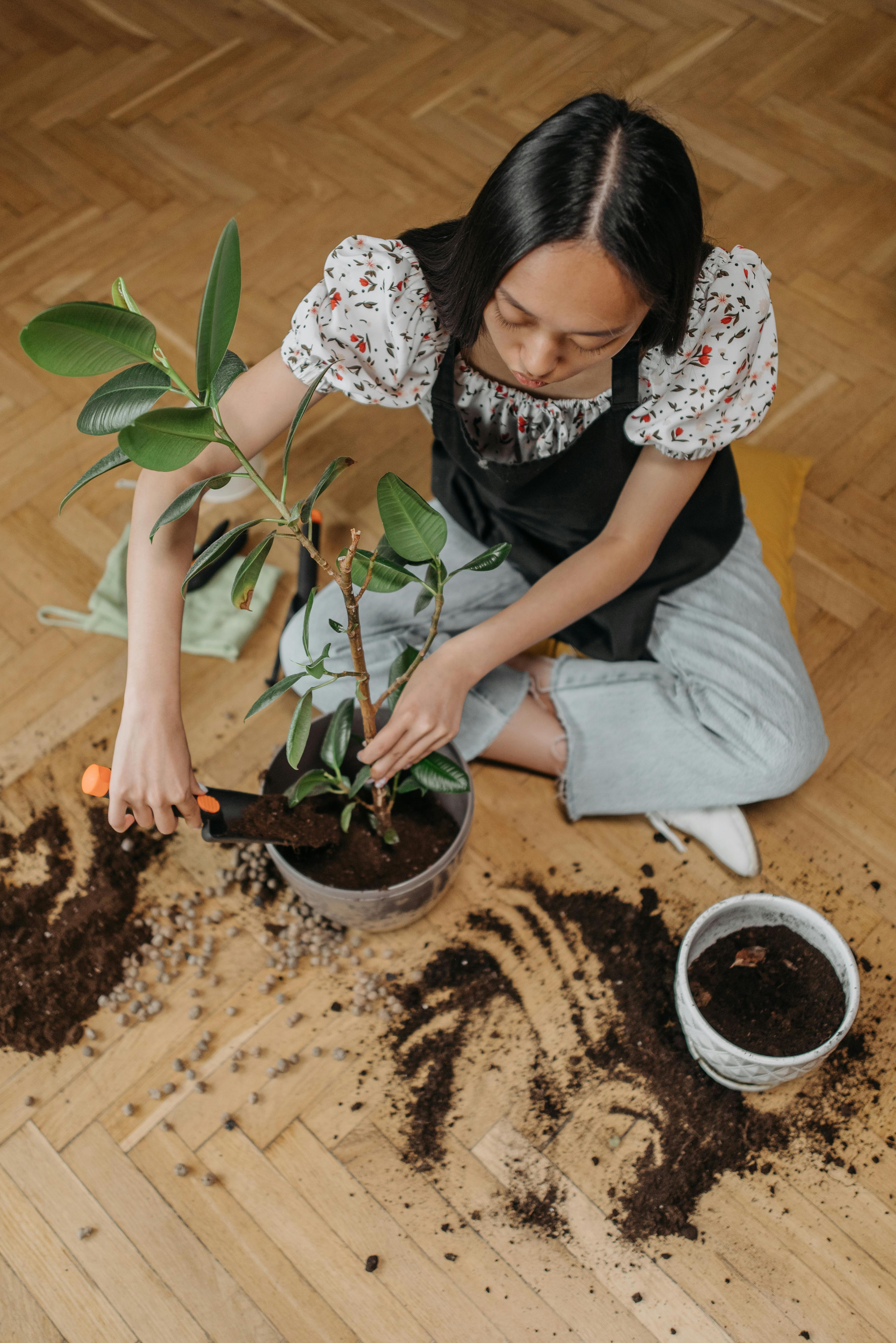 Ergonomic gardening tools